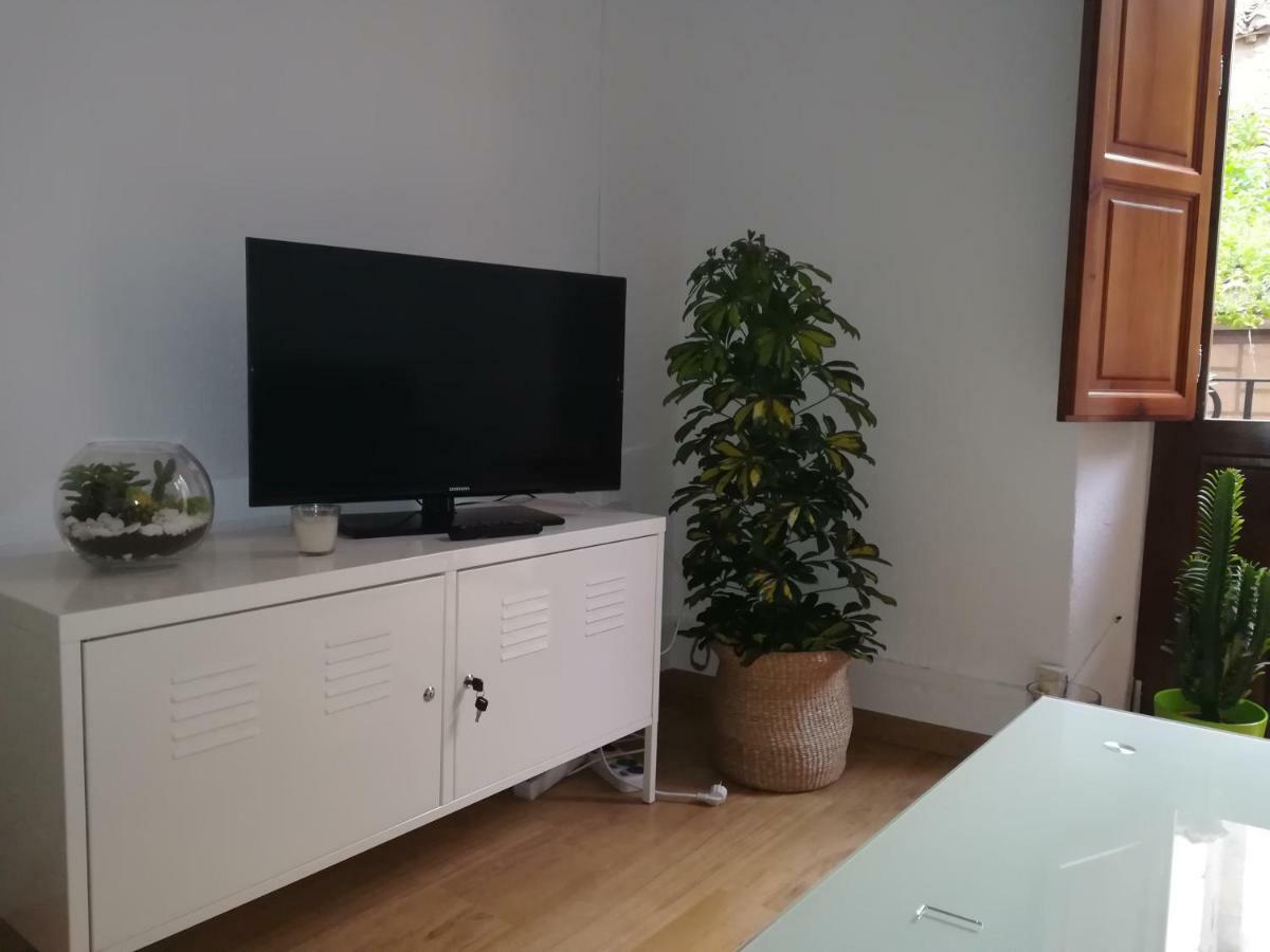 Nice Apartment In The Center Of Granada Bagian luar foto